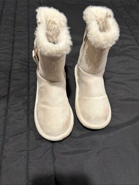 Michael Kors Cream Faux-Fur Cuff Winter Boots